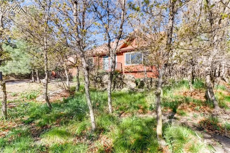 5336 W Cliff Point Cir, Colorado Springs, CO 80919