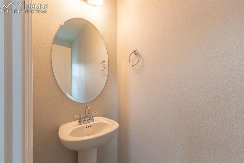 5352 Hammond Dr, Colorado Springs, CO 80915