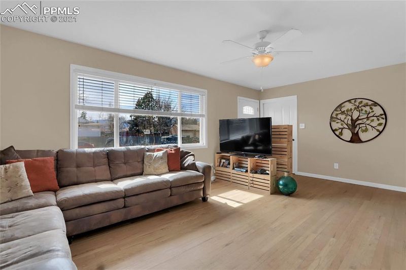 536 Potter Dr, Colorado Springs, CO 80909