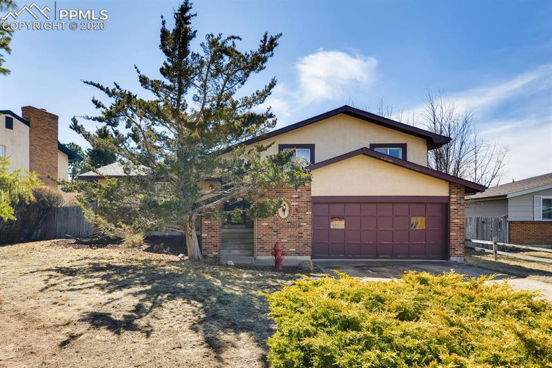 5360 Smokehouse Ln, Colorado Springs, CO 80917