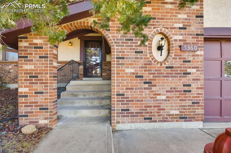 5360 Smokehouse Ln, Colorado Springs, CO 80917