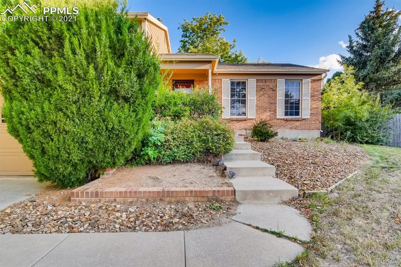 5371 Picket Dr, Colorado Springs, CO 80918