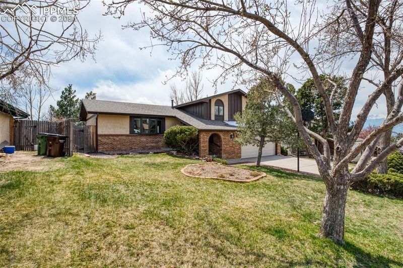 5385 Rawhide Ln, Colorado Springs, CO 80917