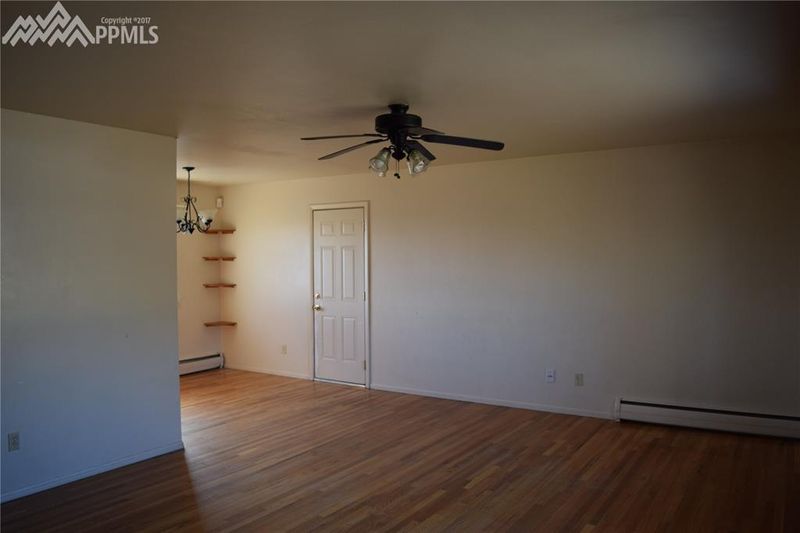 539 Loomis Ave, Colorado Springs, CO 80906