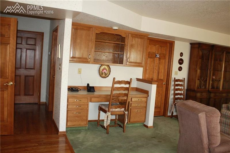 5405 Broadmoor Bluffs Dr, Colorado Springs, CO 80906
