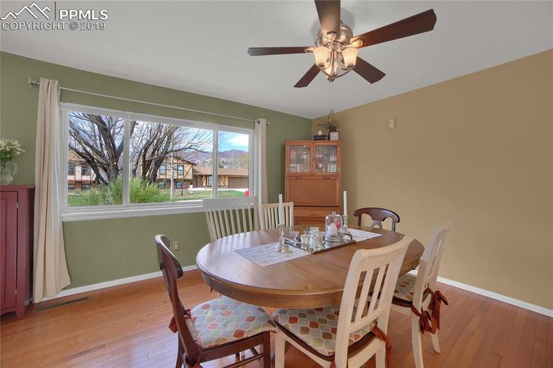 5417 Mule Deer Dr, Colorado Springs, CO 80919