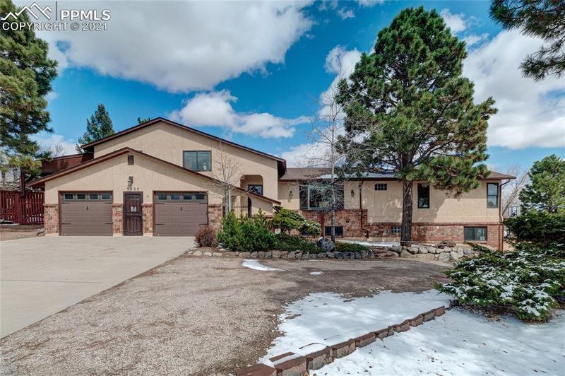 5425 Flintridge Dr, Colorado Springs, CO 80918