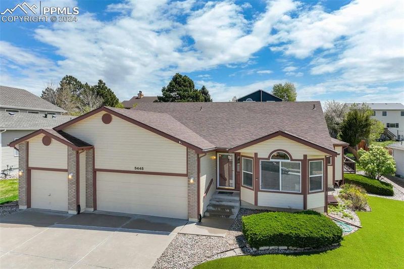 5445 Saddle Rock Rd, Colorado Springs, CO 80918