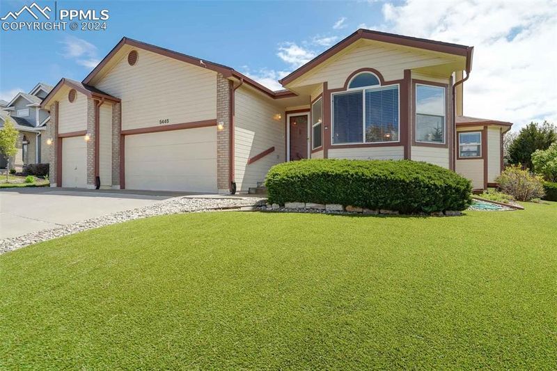 5445 Saddle Rock Rd, Colorado Springs, CO 80918