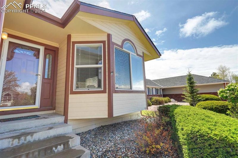 5445 Saddle Rock Rd, Colorado Springs, CO 80918