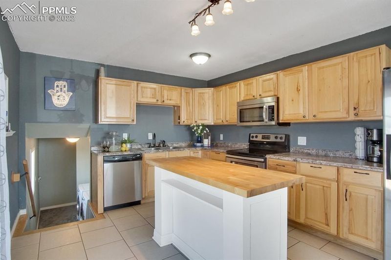 545 Norman Dr, Colorado Springs, CO 80911