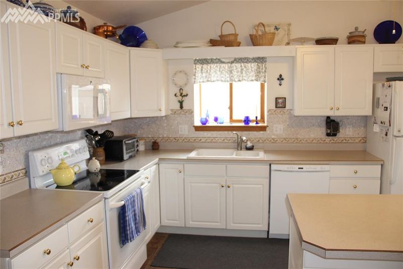 5450 Saddle Rock Rd, Colorado Springs, CO 80918