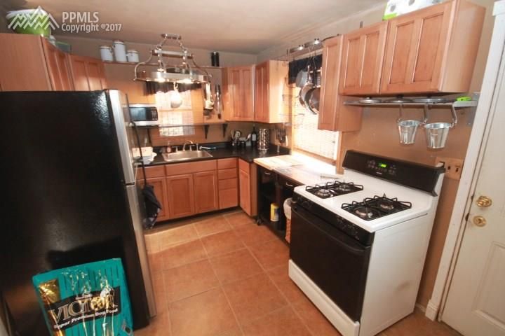 546 Edna Ln, Pueblo, CO 81005
