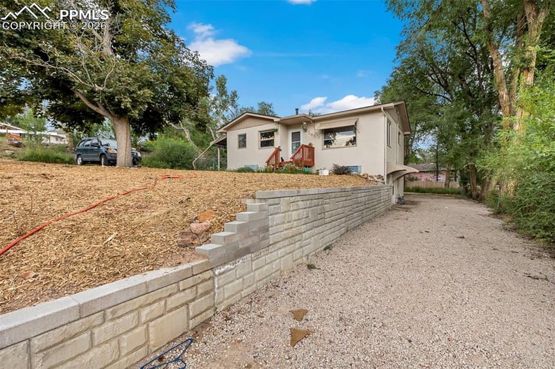 546 St Vrain St, Colorado Springs, CO 80905