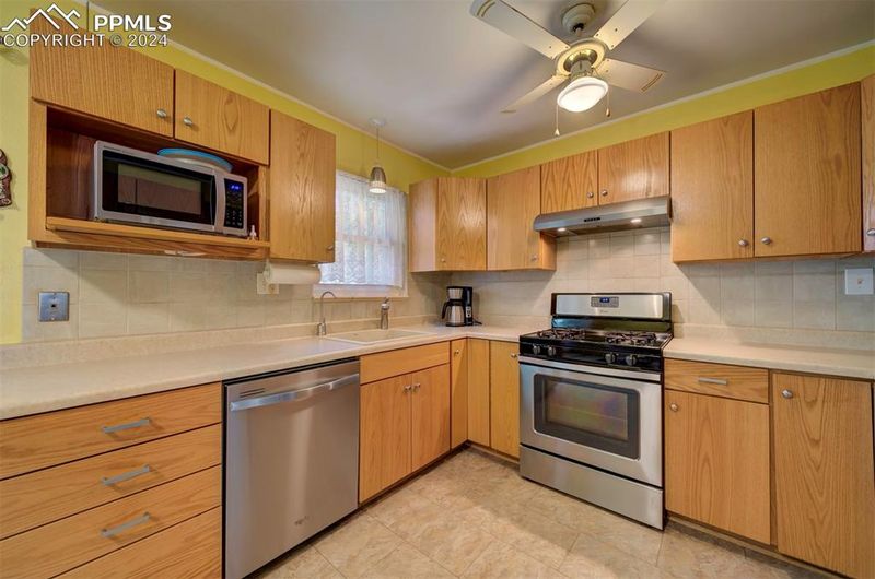 547 Quebec St, Colorado Springs, CO 80911