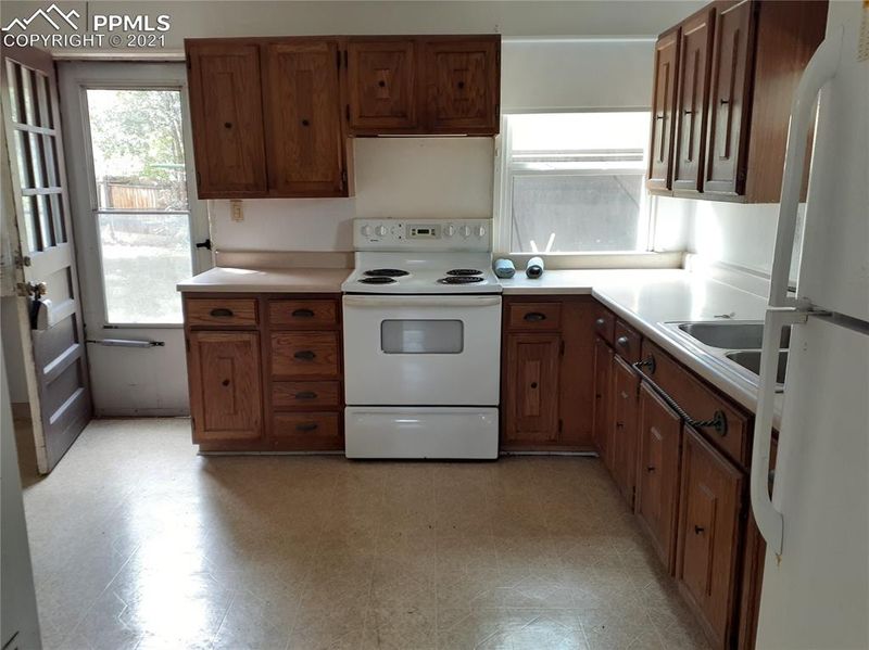 547 Warren Ave, Colorado Springs, CO 80905