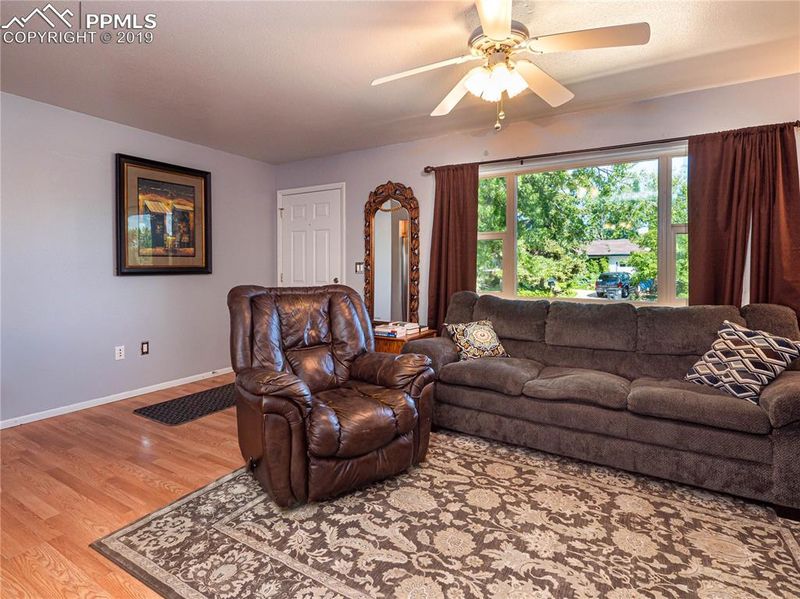 5501 Escondido Dr, Colorado Springs, CO 80918