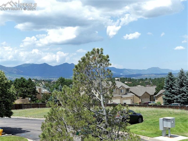 5567 Dunbar Ct, Colorado Springs, CO 80918