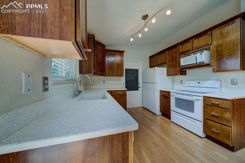 5571 Gunshot Pass Dr, Colorado Springs, CO 80917