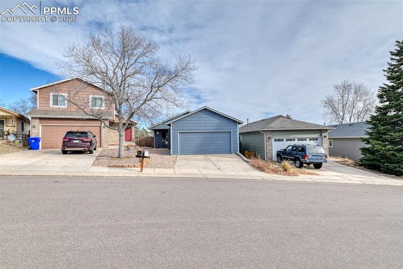 5575 Jennifer Ln, Colorado Springs, CO 80917