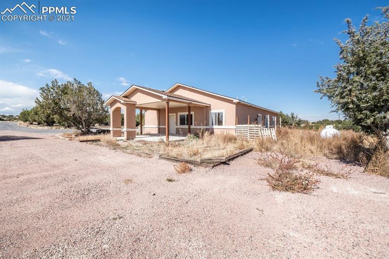 5581 Eagle Feather Ln, Pueblo, CO 81004