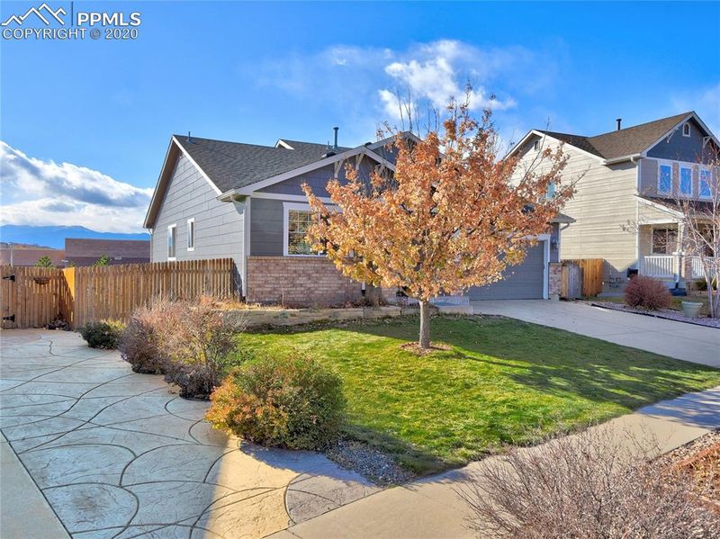 5582 Vermillion Bluffs Dr, Colorado Springs, CO 80923