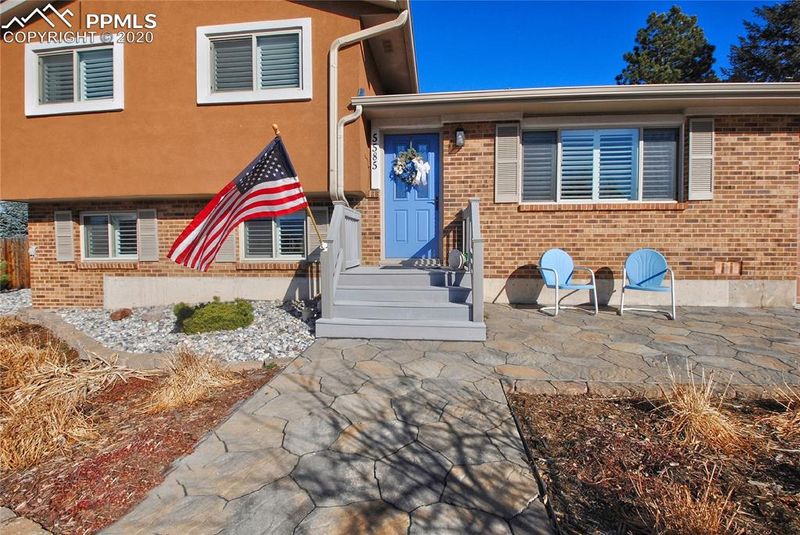 5585 Escondido Dr, Colorado Springs, CO 80918
