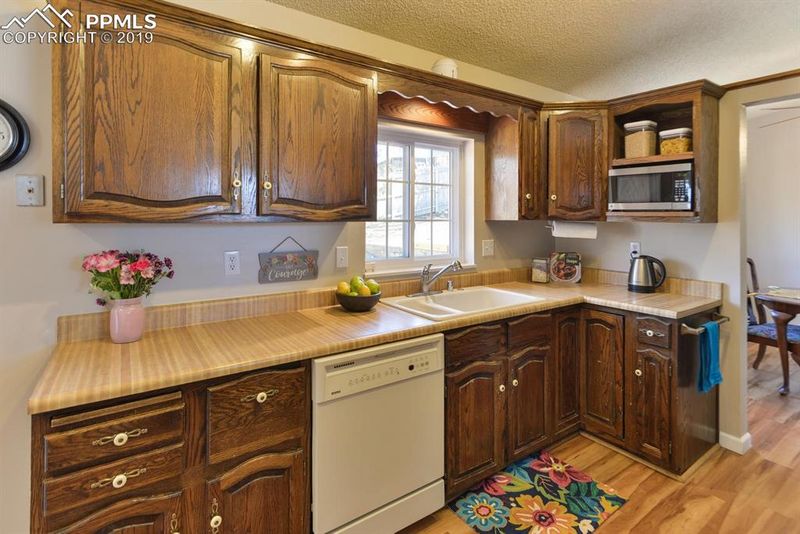 5593 E Old Farm Cir, Colorado Springs, CO 80917