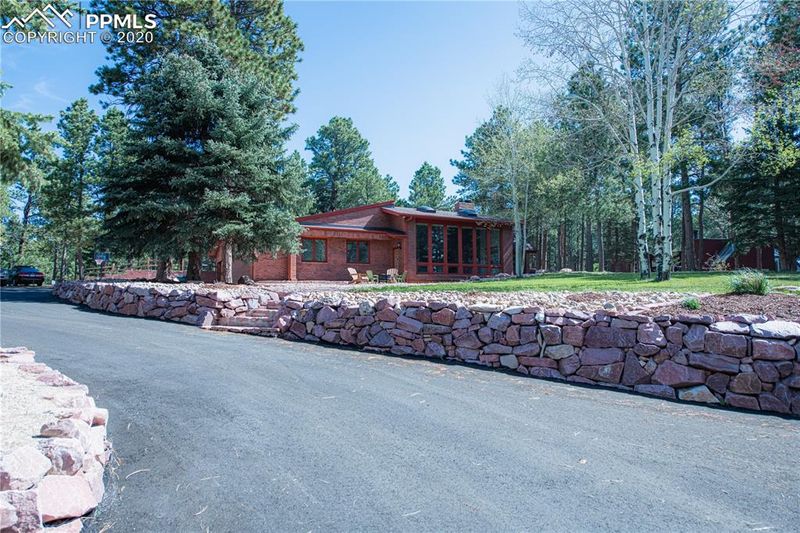 560 Woodmoor Dr, Monument, CO 80132