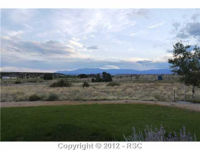 5601 River View Ln, Pueblo, CO 81004