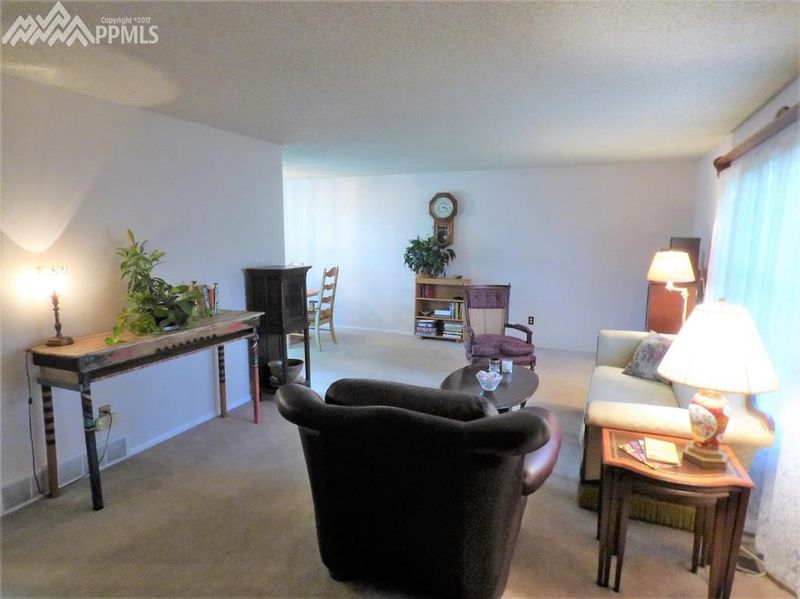 5611 N Buckskin Pass Dr, Colorado Springs, CO 80917