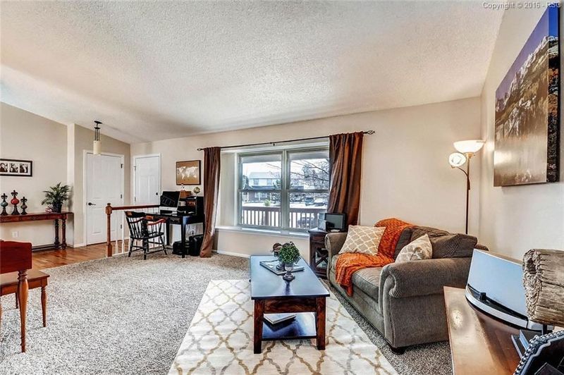 562 Tamarron Dr, Colorado Springs, CO 80919
