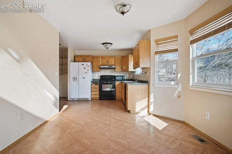 565 Lindstrom Dr, Colorado Springs, CO 80911