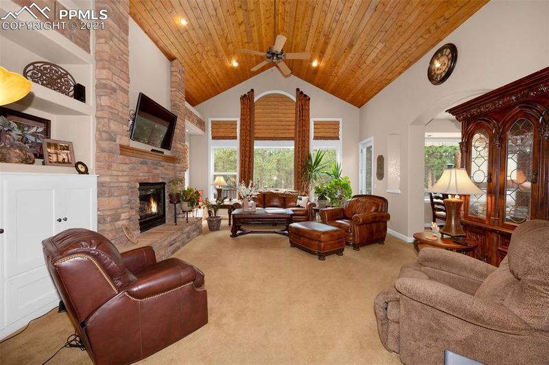 565 Powderhorn Dr, Monument, CO 80132
