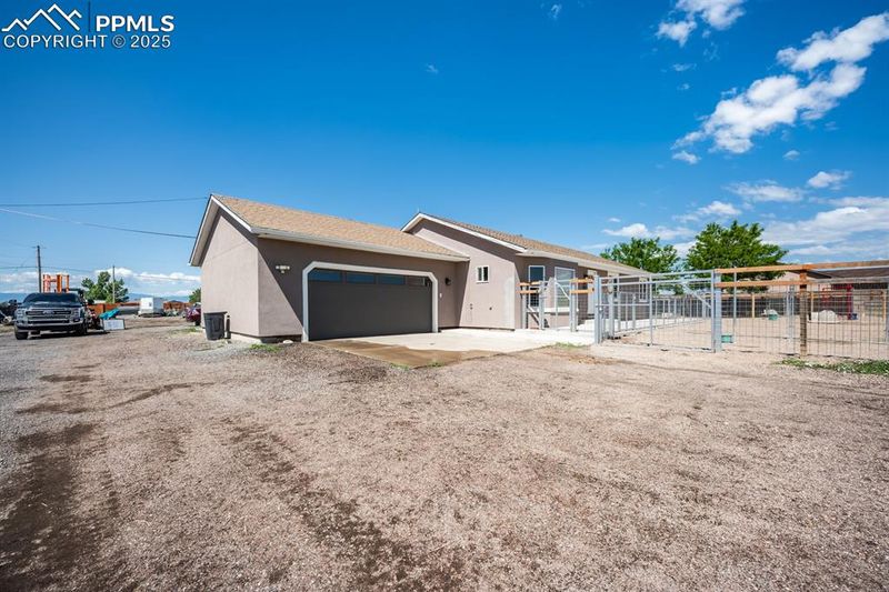 566 E Paradise Dr, Pueblo, CO 81007