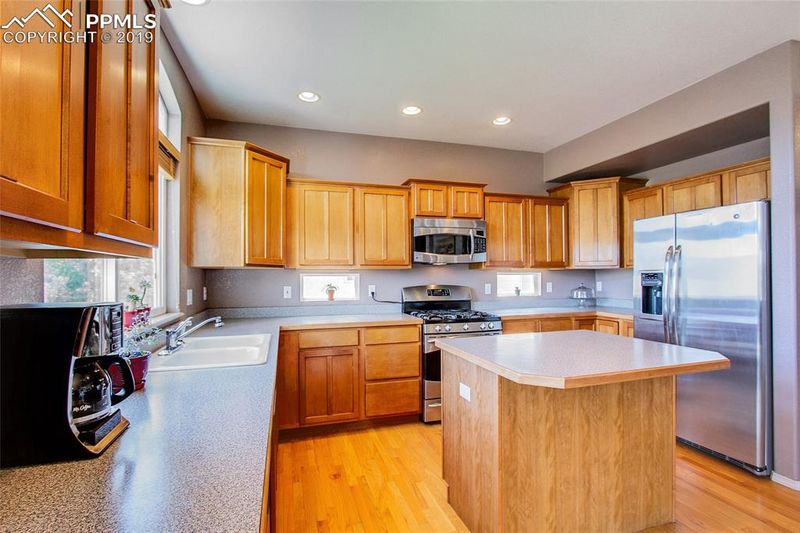 5671 Altitude Dr, Colorado Springs, CO 80918