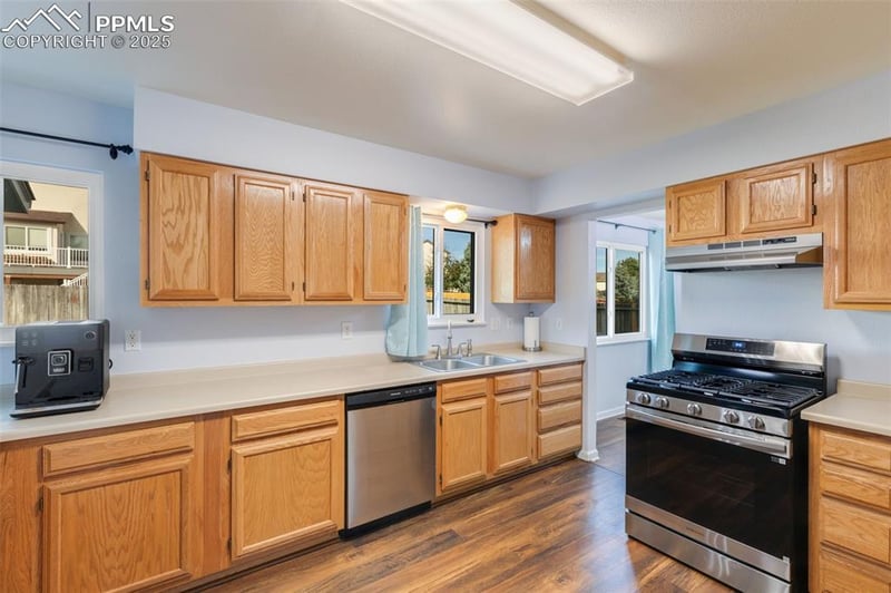 570 Jayton Dr, Colorado Springs, CO 80911