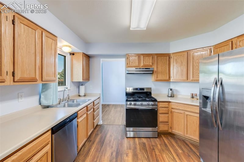 570 Jayton Dr, Colorado Springs, CO 80911