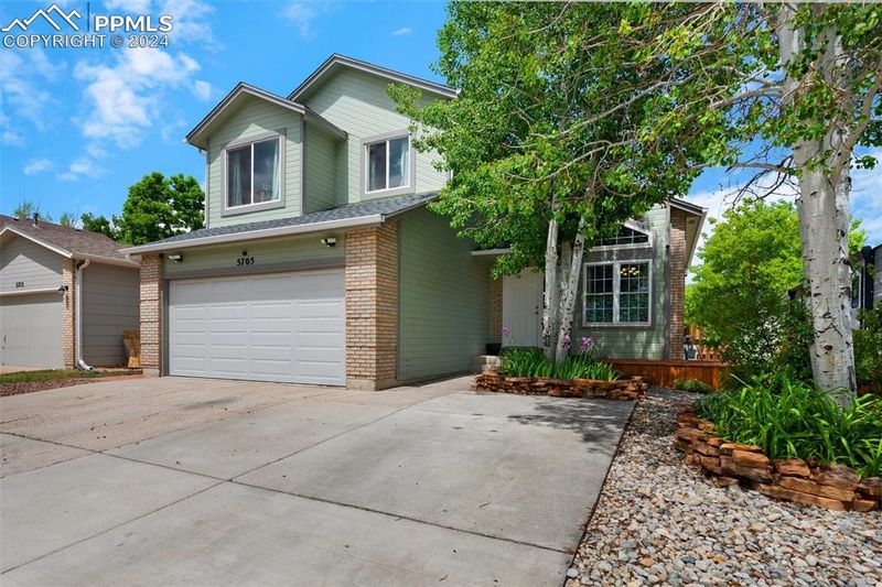 5705 Grapevine Dr, Colorado Springs, CO 80923