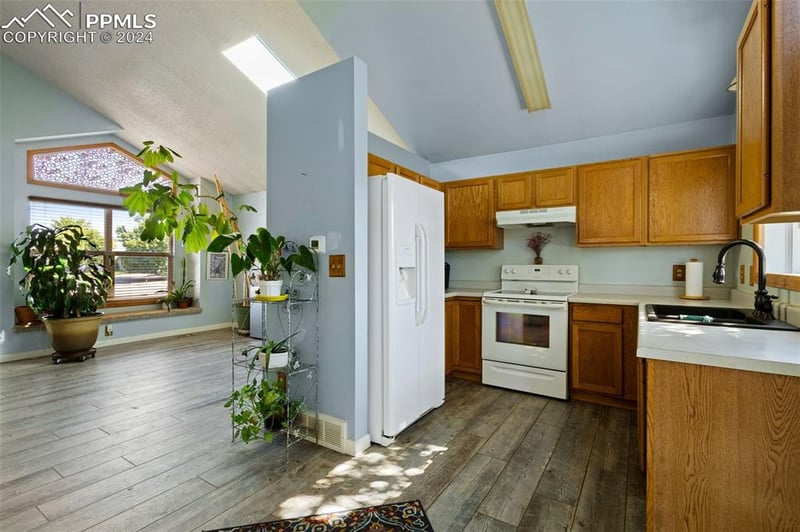 571 Upton Dr, Colorado Springs, CO 80911