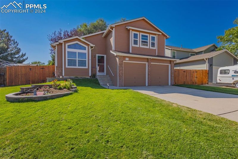 571 Upton Dr, Colorado Springs, CO 80911