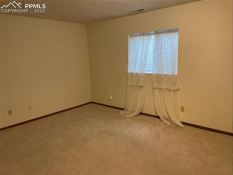 5710 Grapevine Dr, Colorado Springs, CO 80923