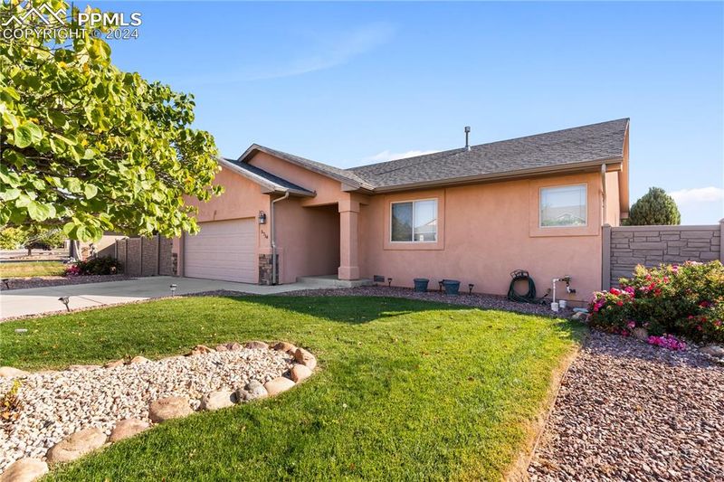 5716 Mark Twain Ln, Pueblo, CO 81008