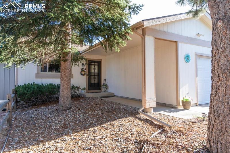 5720 Hermit Pass Dr, Colorado Springs, CO 80917