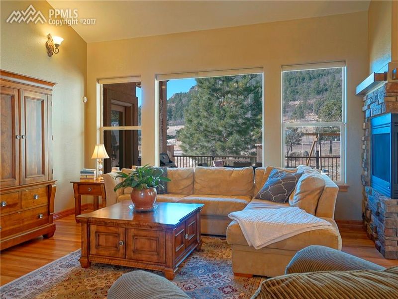 575 Paisley Dr, Colorado Springs, CO 80906