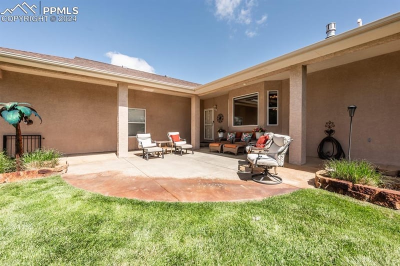 5750 St Charles River Dr, Pueblo, CO 81004