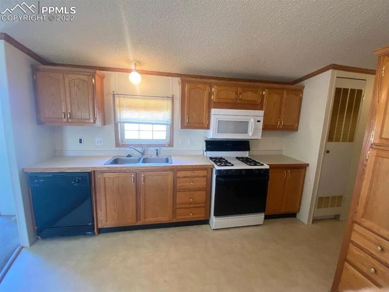 5775 Peerless Farms Rd, Peyton, CO 80831