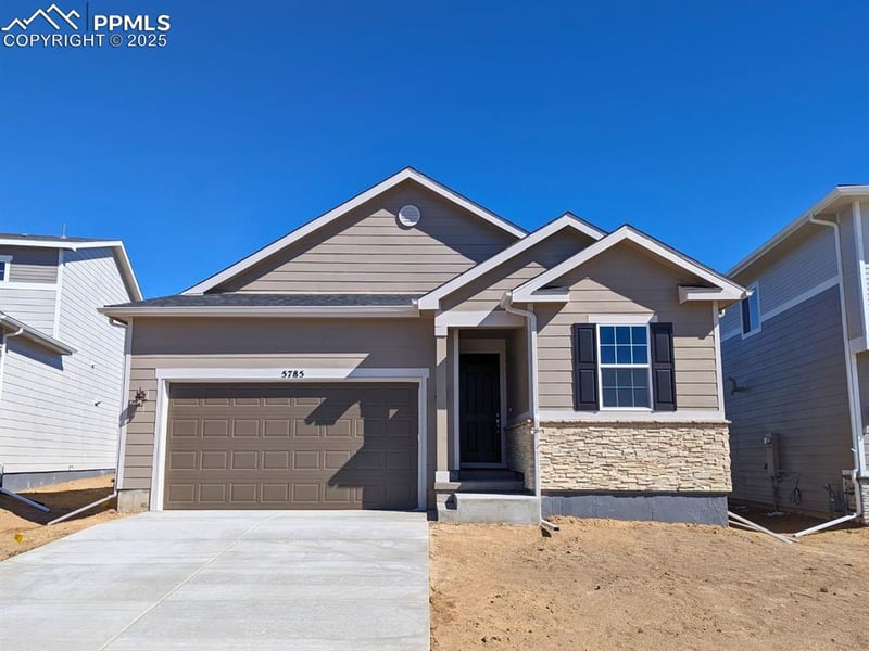 5785 Mammoth Ln, Colorado Springs, CO 80927