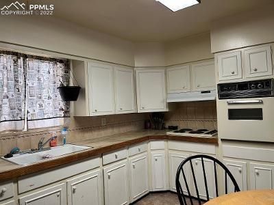 58 Stanford Ave, Pueblo, CO 81005