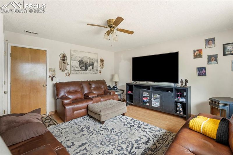 580 Crestline Dr, Colorado Springs, CO 80916